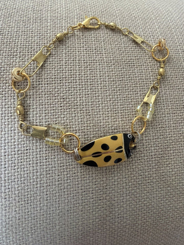gold tone chain bracelet with fish charm